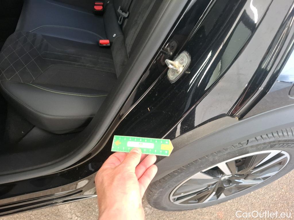  Peugeot  2008 PEUGEOT  / 2019 / 5P / Crossover PureTech 130 S&S EAT8 GT PACK #26