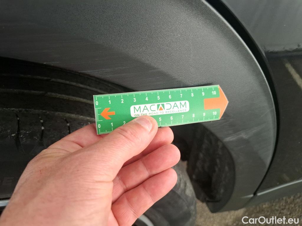  Peugeot  2008 PEUGEOT  / 2019 / 5P / Crossover PureTech 130 S&S EAT8 GT PACK #34