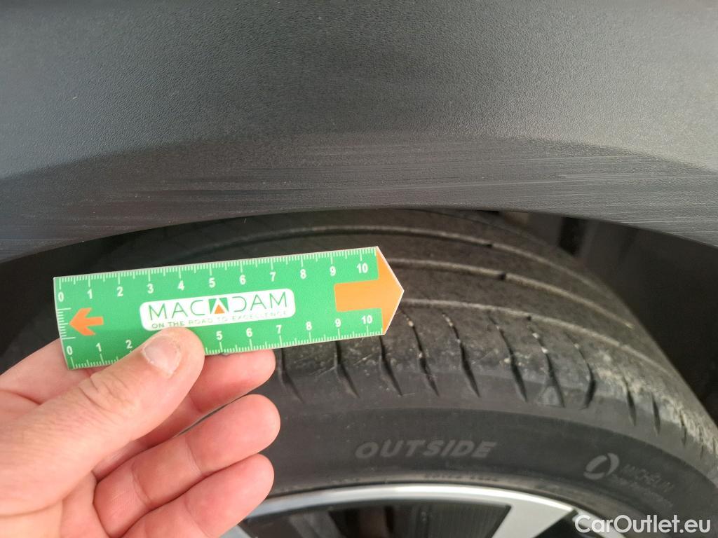  Peugeot  2008 PEUGEOT  / 2019 / 5P / Crossover PureTech 130 S&S EAT8 GT PACK #33