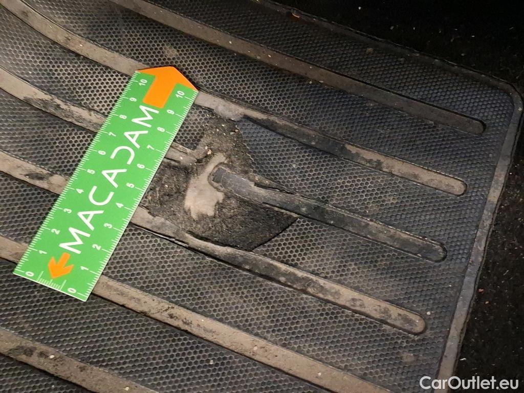  Peugeot  2008  Allure 1.5 HDi 130CV BVA8 E6d #33