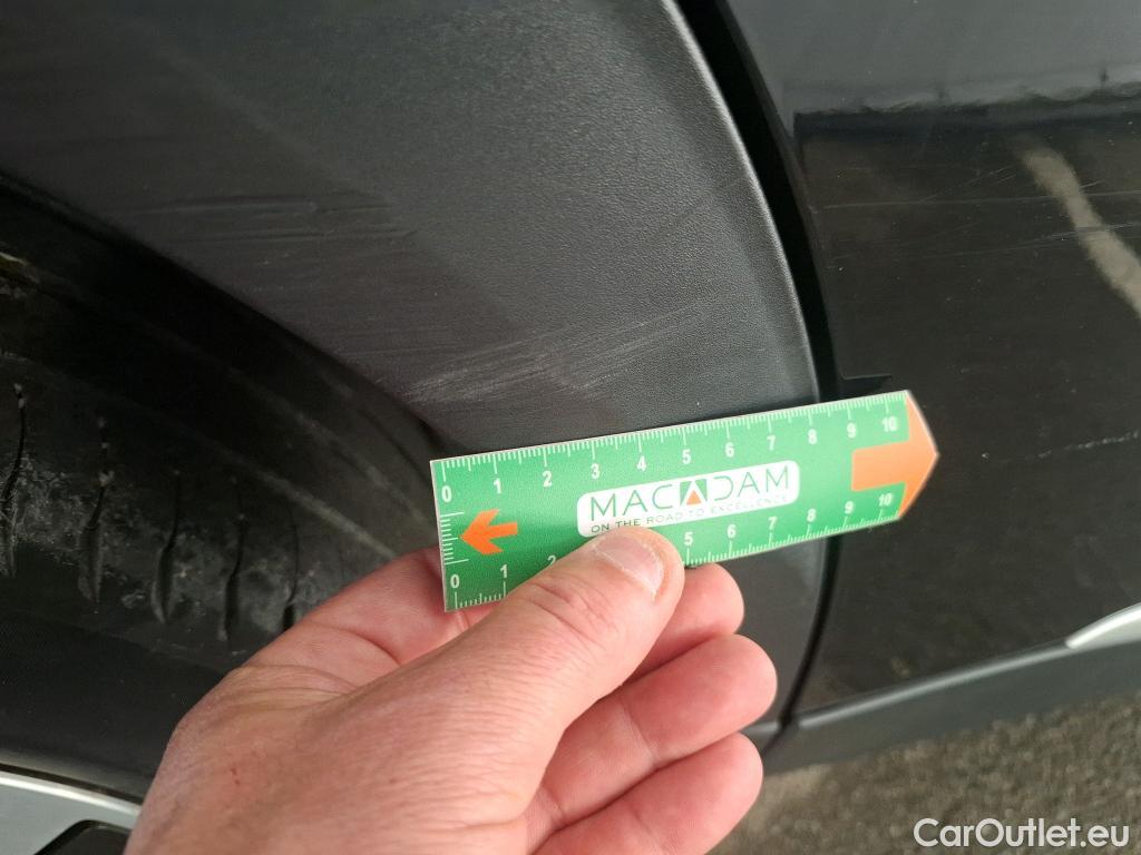  Peugeot  2008 PEUGEOT  / 2019 / 5P / Crossover PureTech 130 S&S EAT8 GT PACK #35