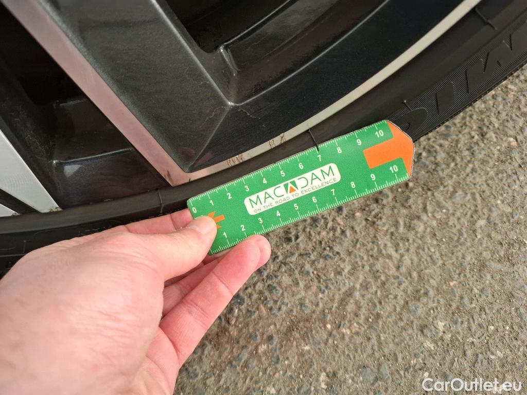  Peugeot  308 PEUGEOT  SW / 2021 / 5P / Break PureTech 130 S&S EAT 8 ALLURE #29