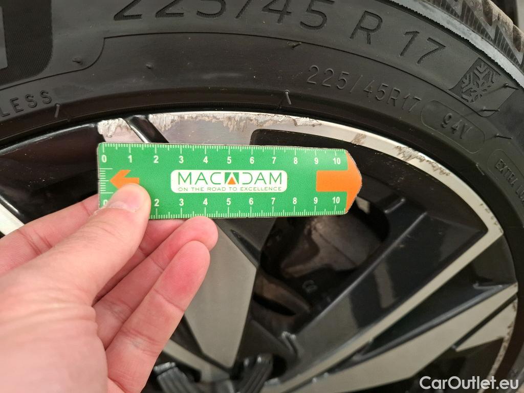  Peugeot  308 PEUGEOT  SW / 2021 / 5P / Break PureTech 130 S&S EAT 8 ALLURE #38