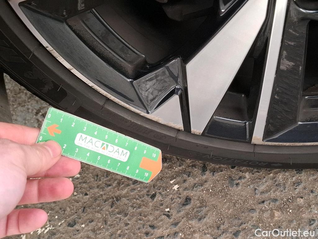  Peugeot  308  Allure 1.2 PureTech 130CV BVA8 E6d #15