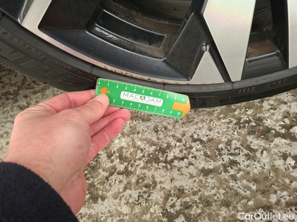  Peugeot  308 PEUGEOT  SW / 2021 / 5P / Break PureTech 130 S&S EAT 8 ALLURE #32