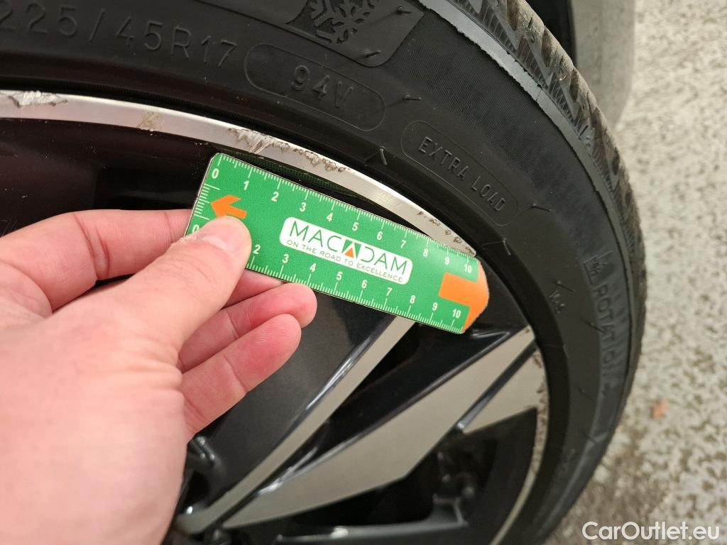  Peugeot  308 PEUGEOT  SW / 2021 / 5P / Break PureTech 130 S&S EAT 8 ALLURE #39