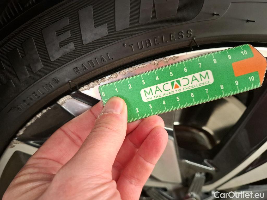  Peugeot  308 PEUGEOT  SW / 2021 / 5P / Break PureTech 130 S&S EAT 8 ALLURE #28