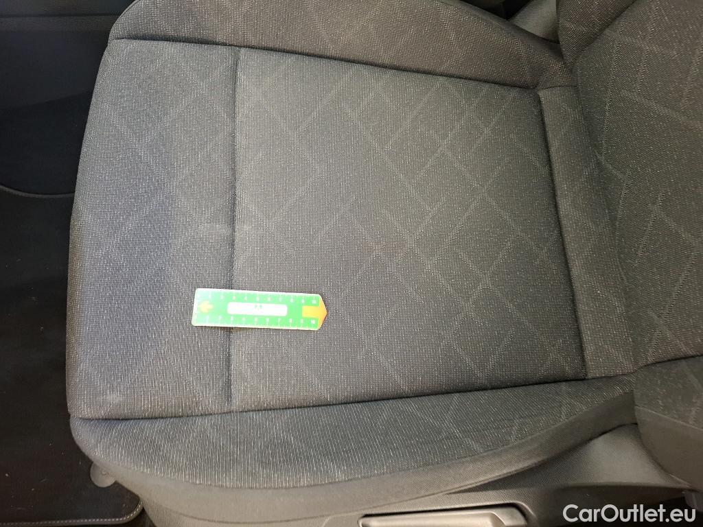  Volkswagen  Golf  VOLKSWAGEN / 2020 / 5P / Berline 2.0 TDI SCR 115 DSG7 Life Busi #16