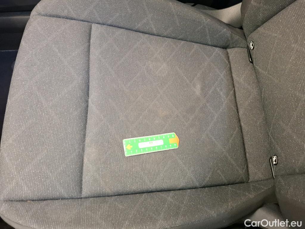  Volkswagen  Golf  VOLKSWAGEN / 2020 / 5P / Berline 2.0 TDI SCR 115 DSG7 Life Busi #17