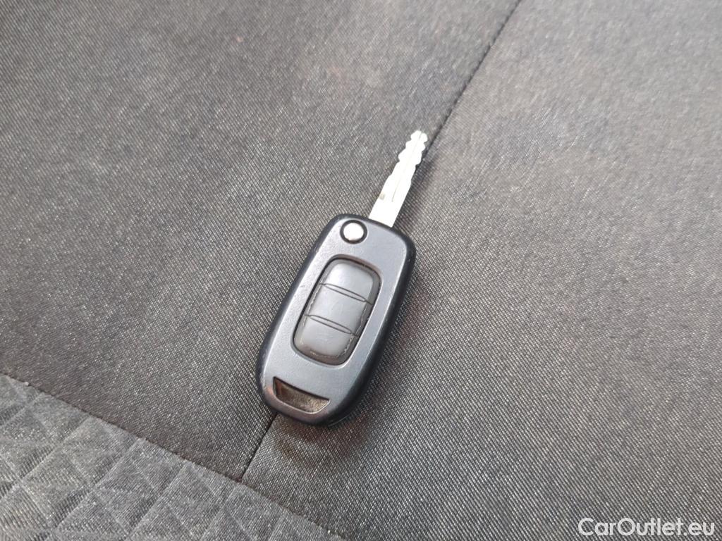  Renault  Clio 1.6 E-Tech 145CP Zen Auto #3