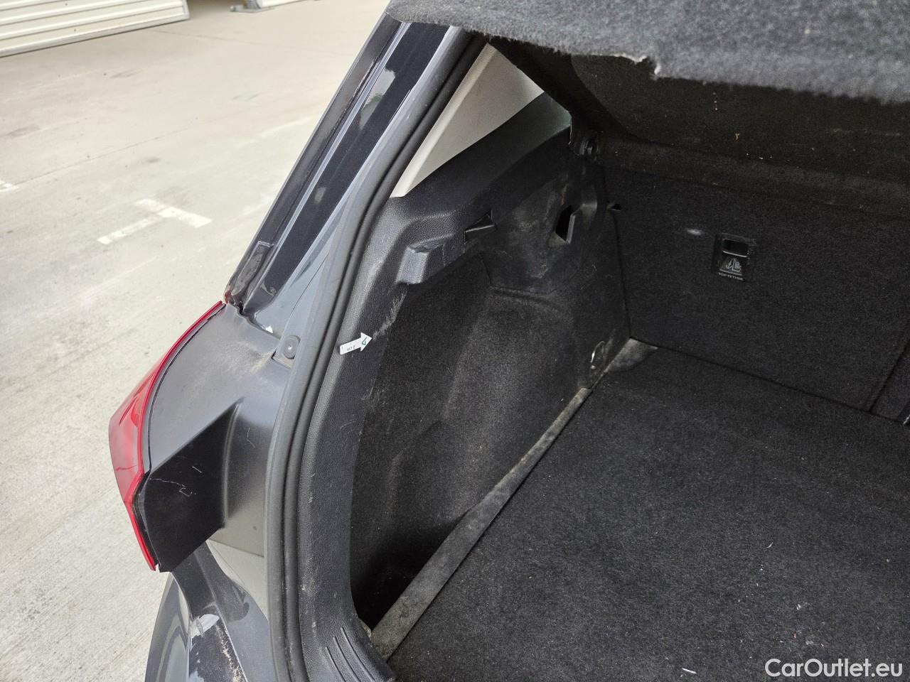  Volkswagen  Golf  Life 1.0 TSI #66