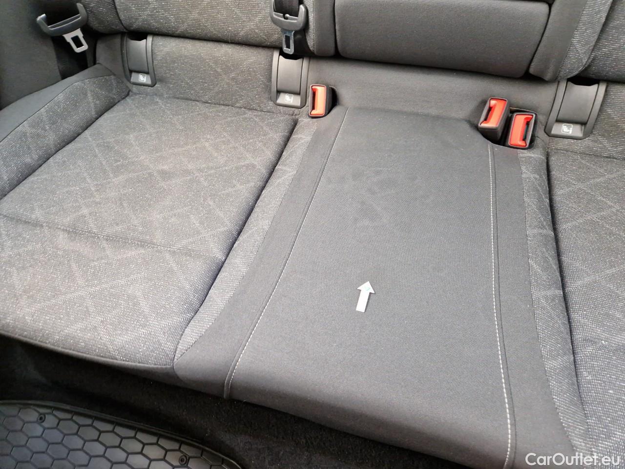  Volkswagen  Golf  Life 1.0 TSI #48