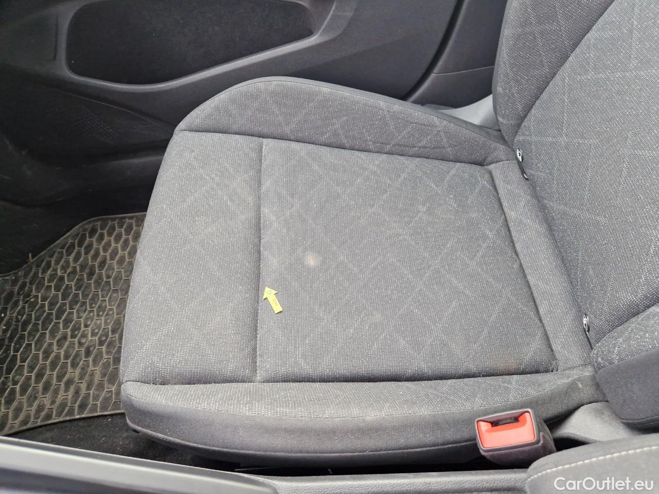  Volkswagen  Golf  Life 1.0 TSI #50