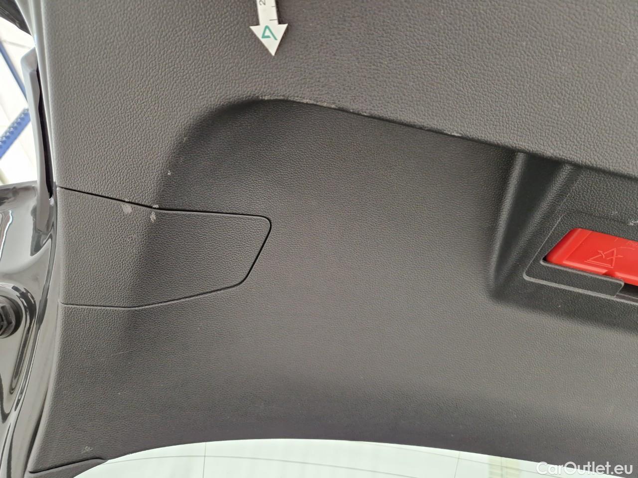  Volkswagen  Golf  Life 1.0 TSI #51