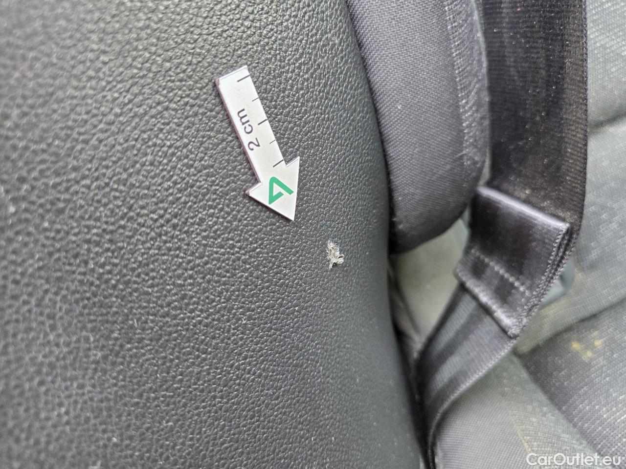  Volkswagen  Golf  Life 1.0 TSI #46