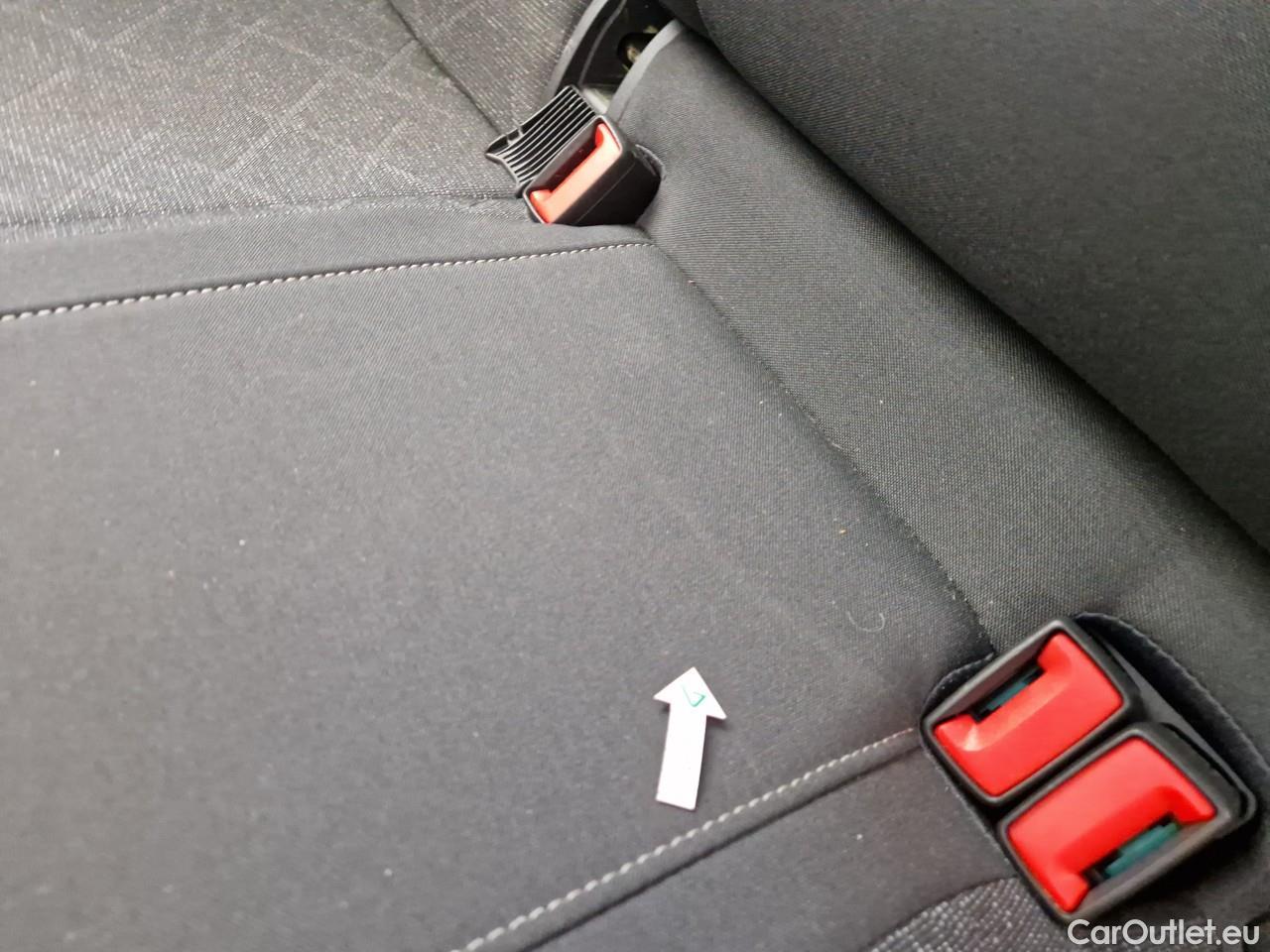  Volkswagen  Golf  Life 1.0 TSI #25