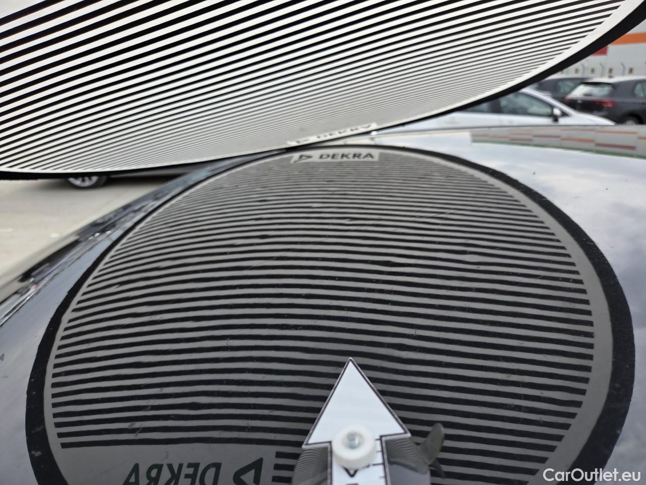  Volkswagen  Golf  Life 1.0 TSI #35