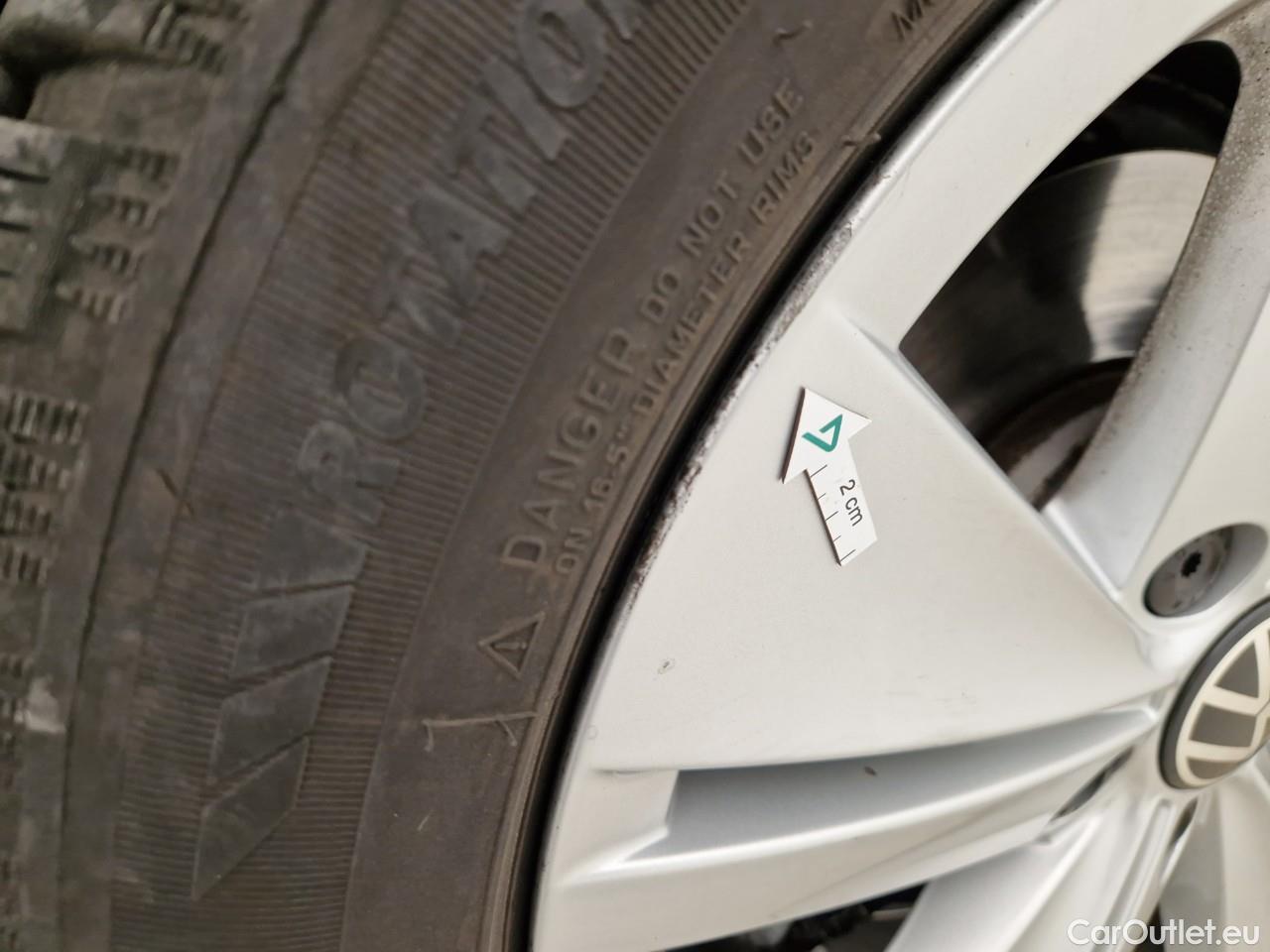  Volkswagen  Golf  Life 1.0 TSI #10