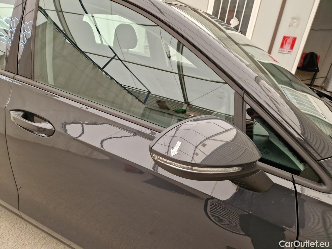  Volkswagen  Golf  Life 1.0 TSI #18