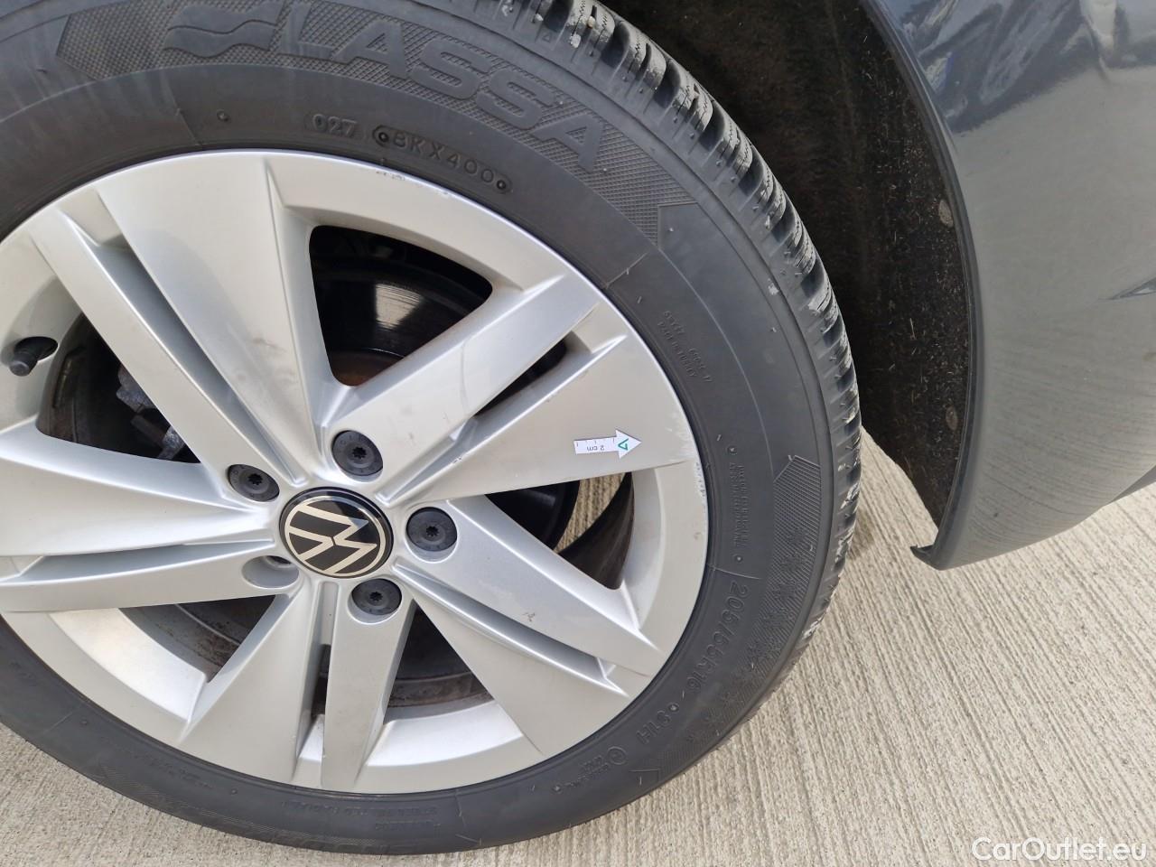  Volkswagen  Golf  Life 1.0 TSI #37