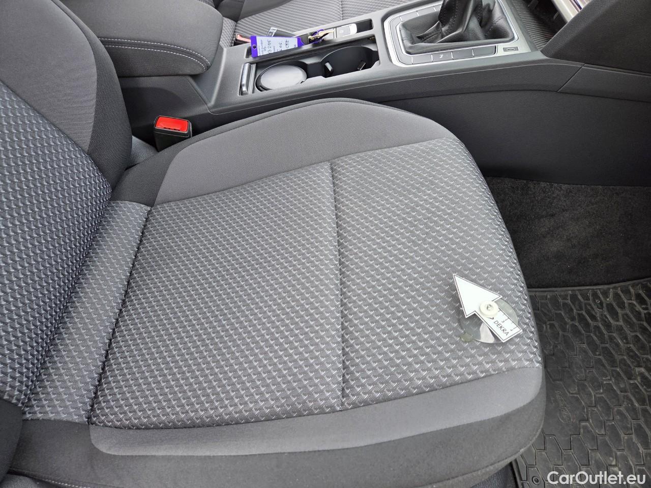  Volkswagen  Passat Advance 1.5 TSI ACT 150 CP #28