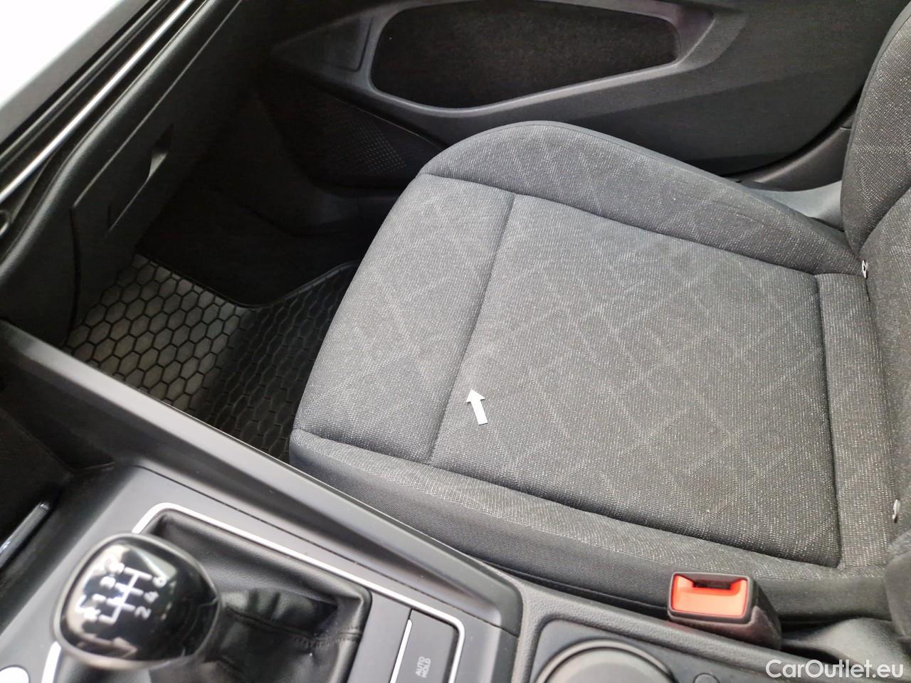  Volkswagen  Golf  Life 1.0 TSI #46