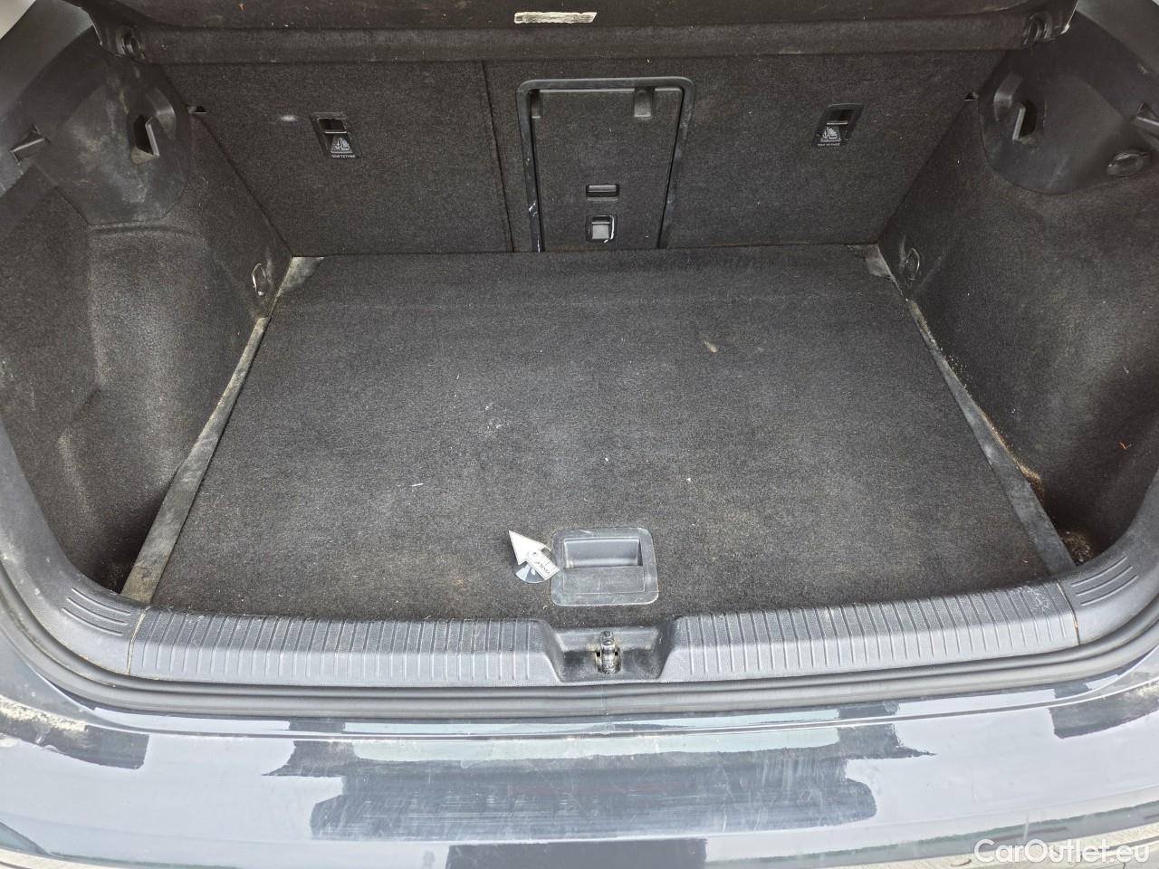  Volkswagen  Golf  Life 1.0 TSI #55