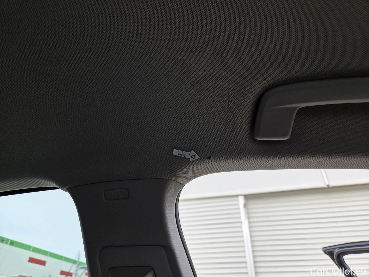  Volkswagen  Golf  Life 1.0 TSI #43