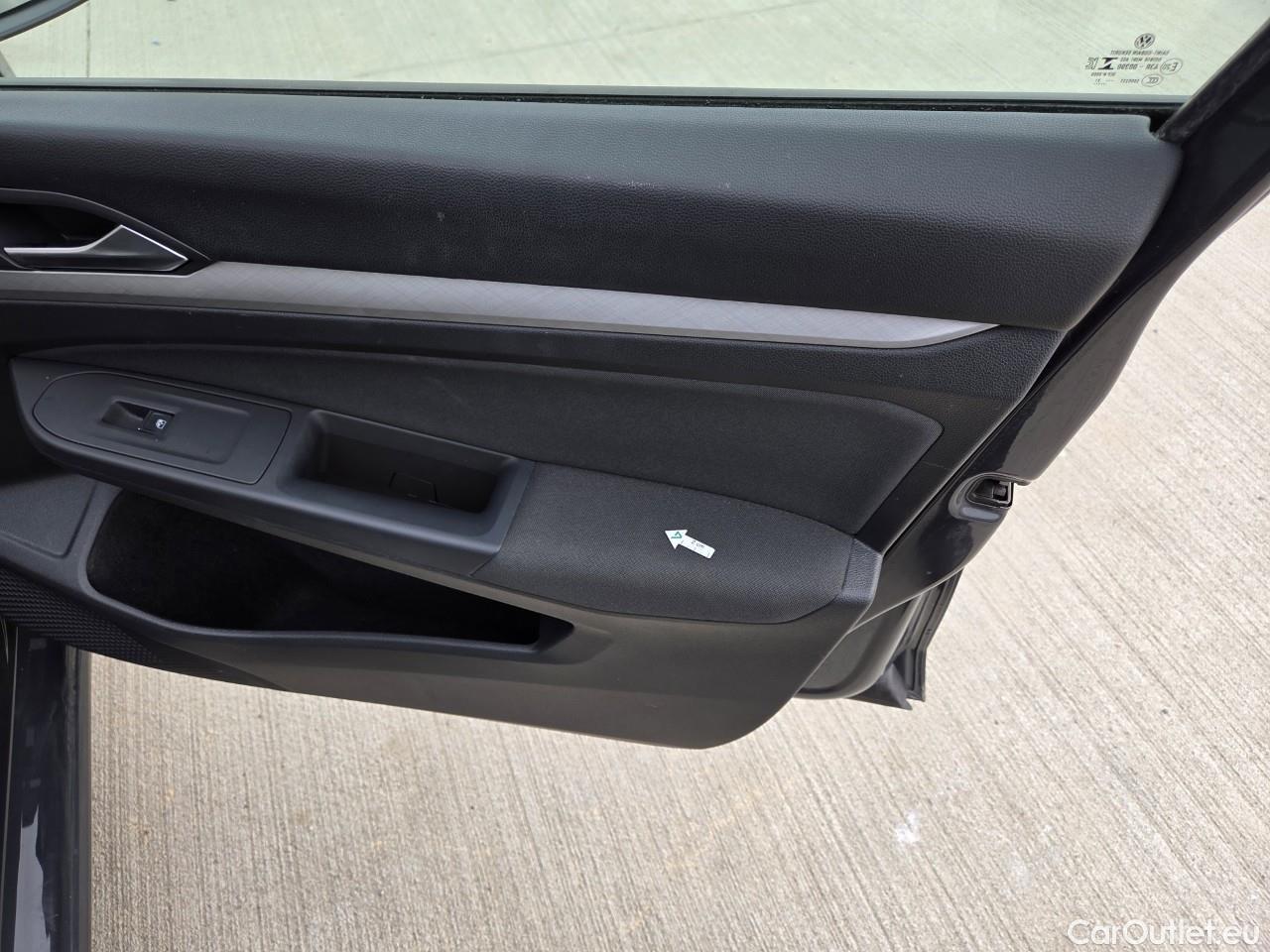  Volkswagen  Golf  Life 1.0 TSI #45