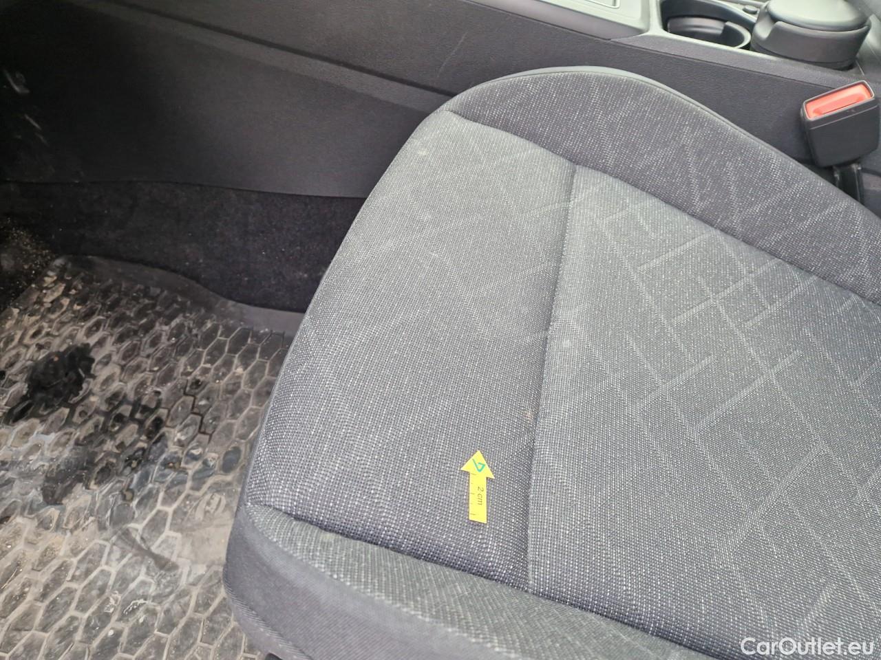  Volkswagen  Golf  Life 1.0 TSI #46