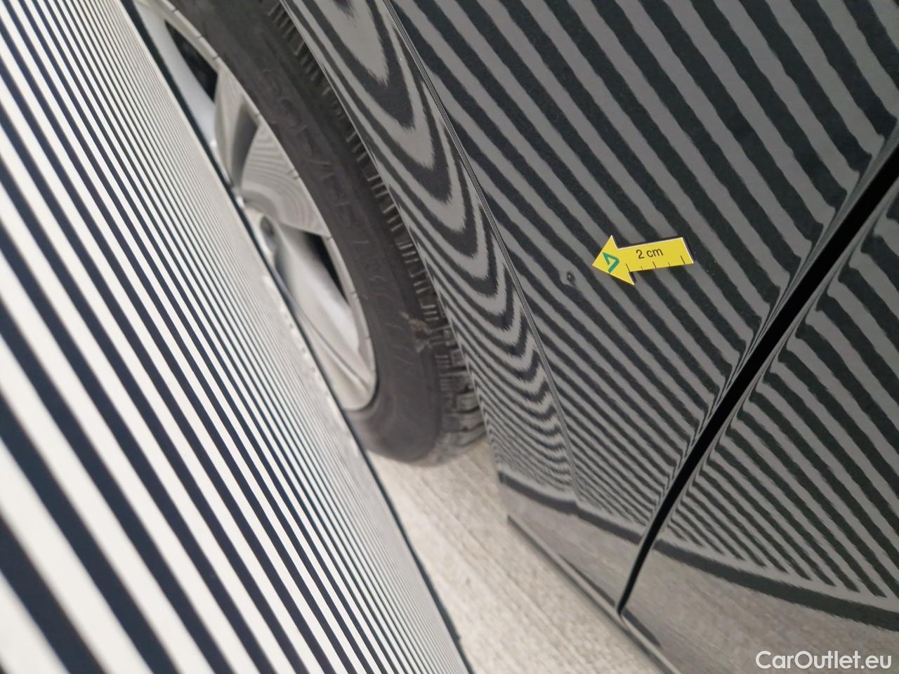  Volkswagen  Golf  Life 1.0 TSI #4