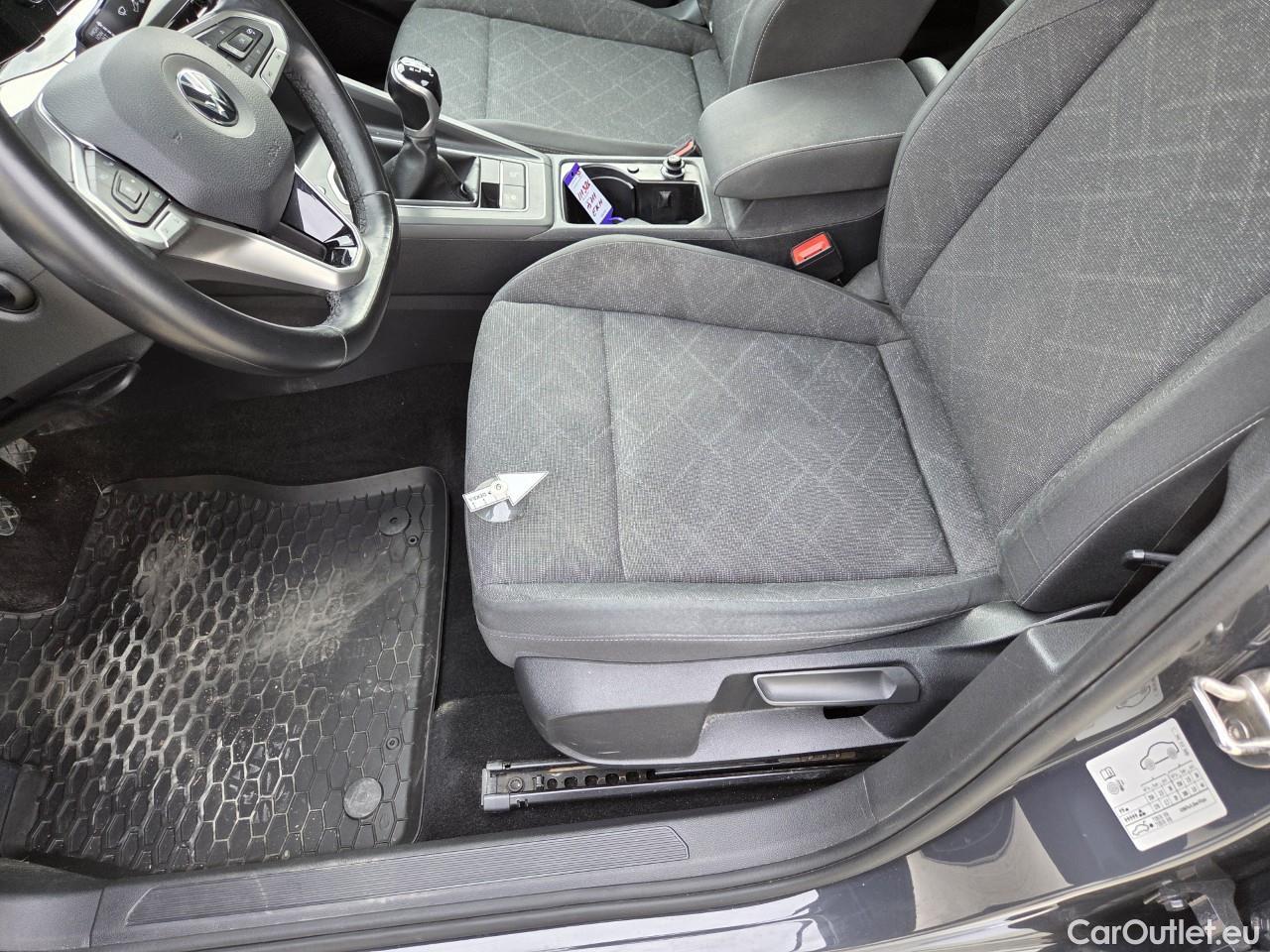  Volkswagen  Golf  Life 1.0 TSI #38