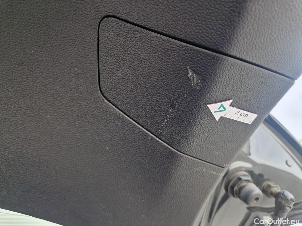  Volkswagen  Golf  Life 1.0 TSI #36