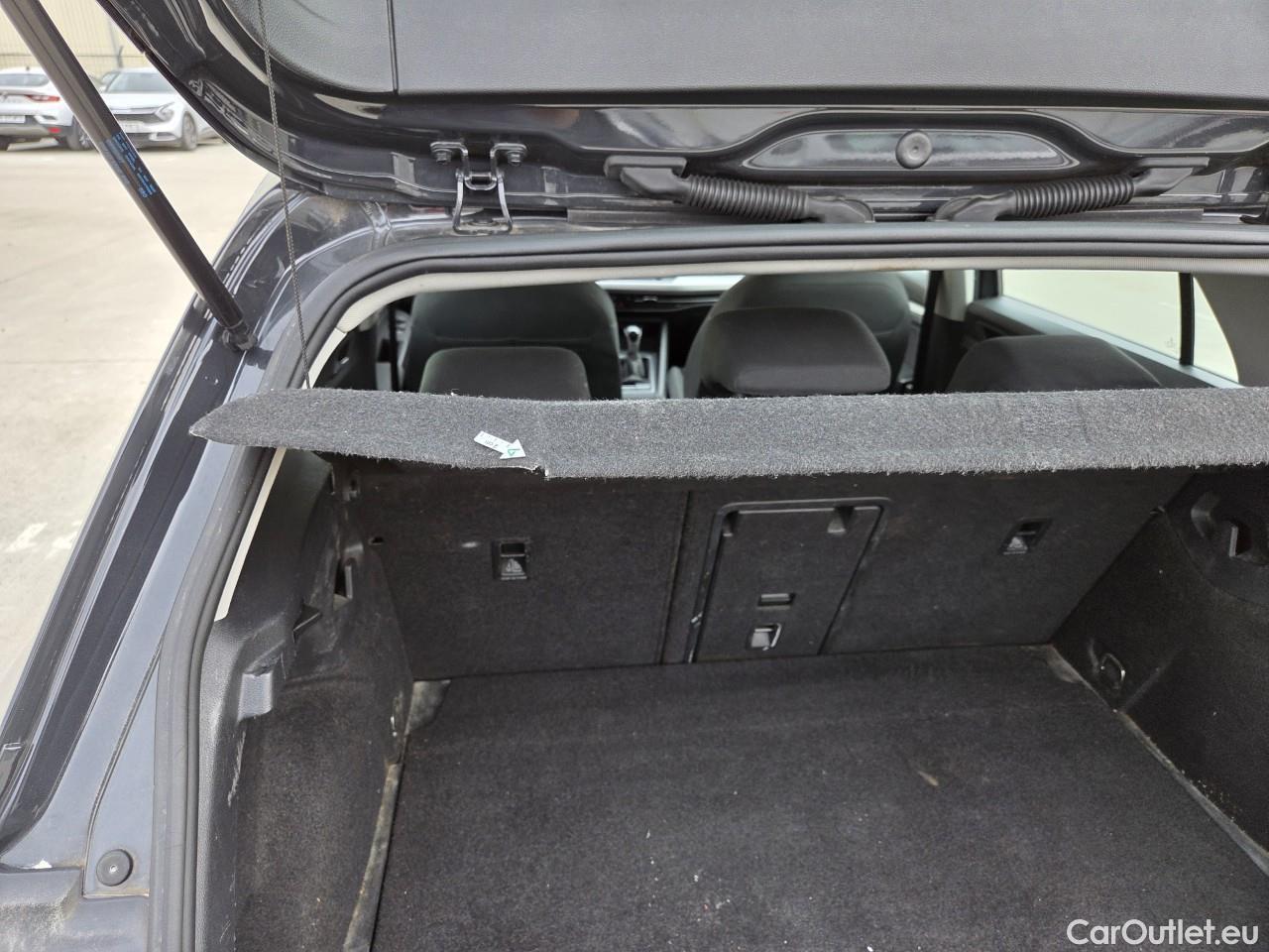  Volkswagen  Golf  Life 1.0 TSI #57