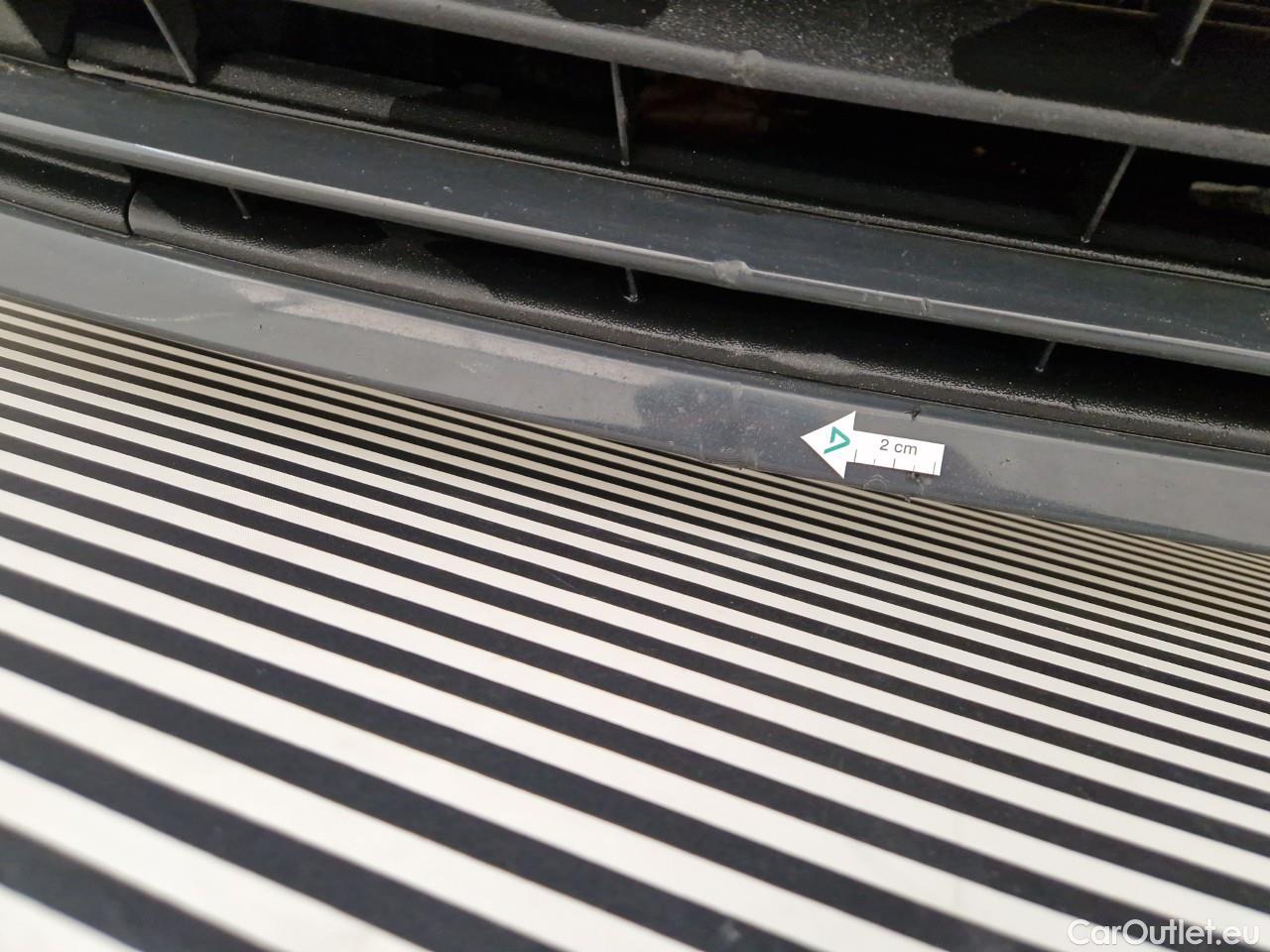  Volkswagen  Golf  Life 1.0 TSI #4