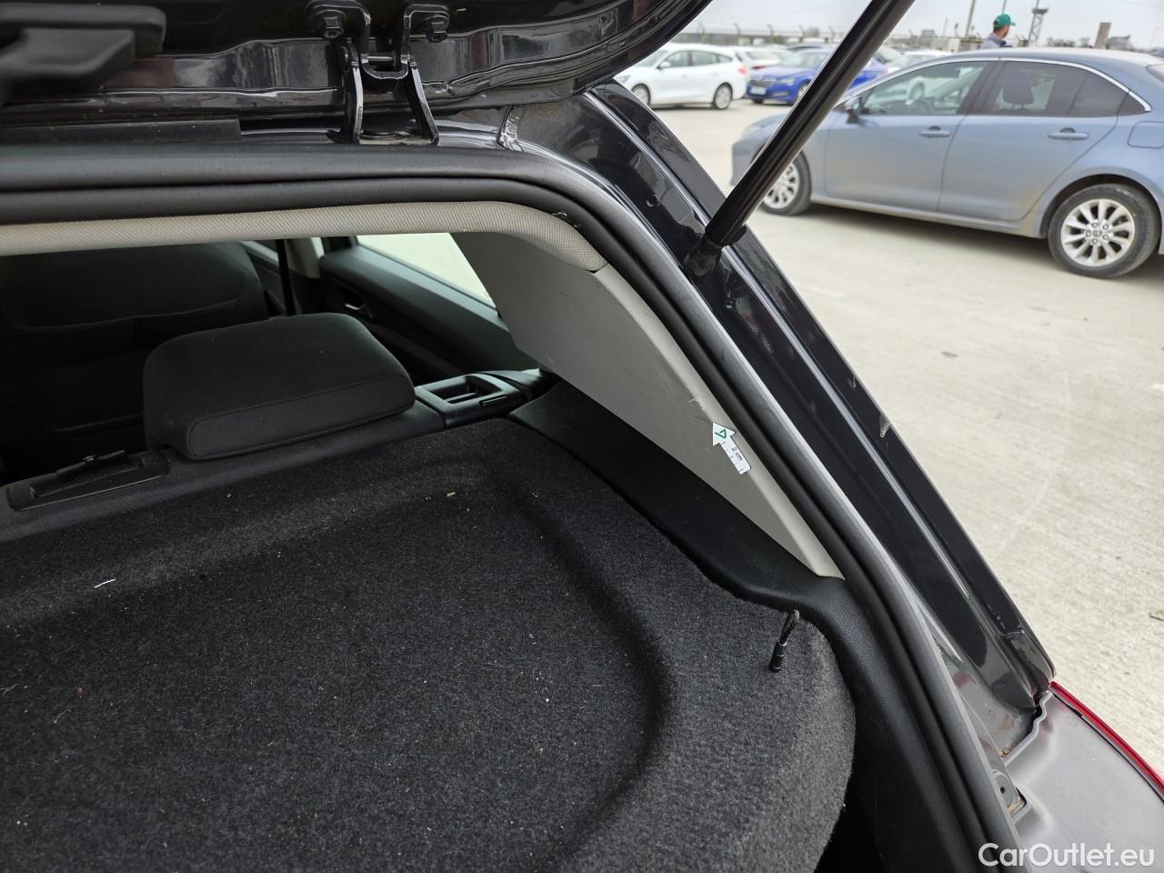  Volkswagen  Golf  Life 1.0 TSI #65