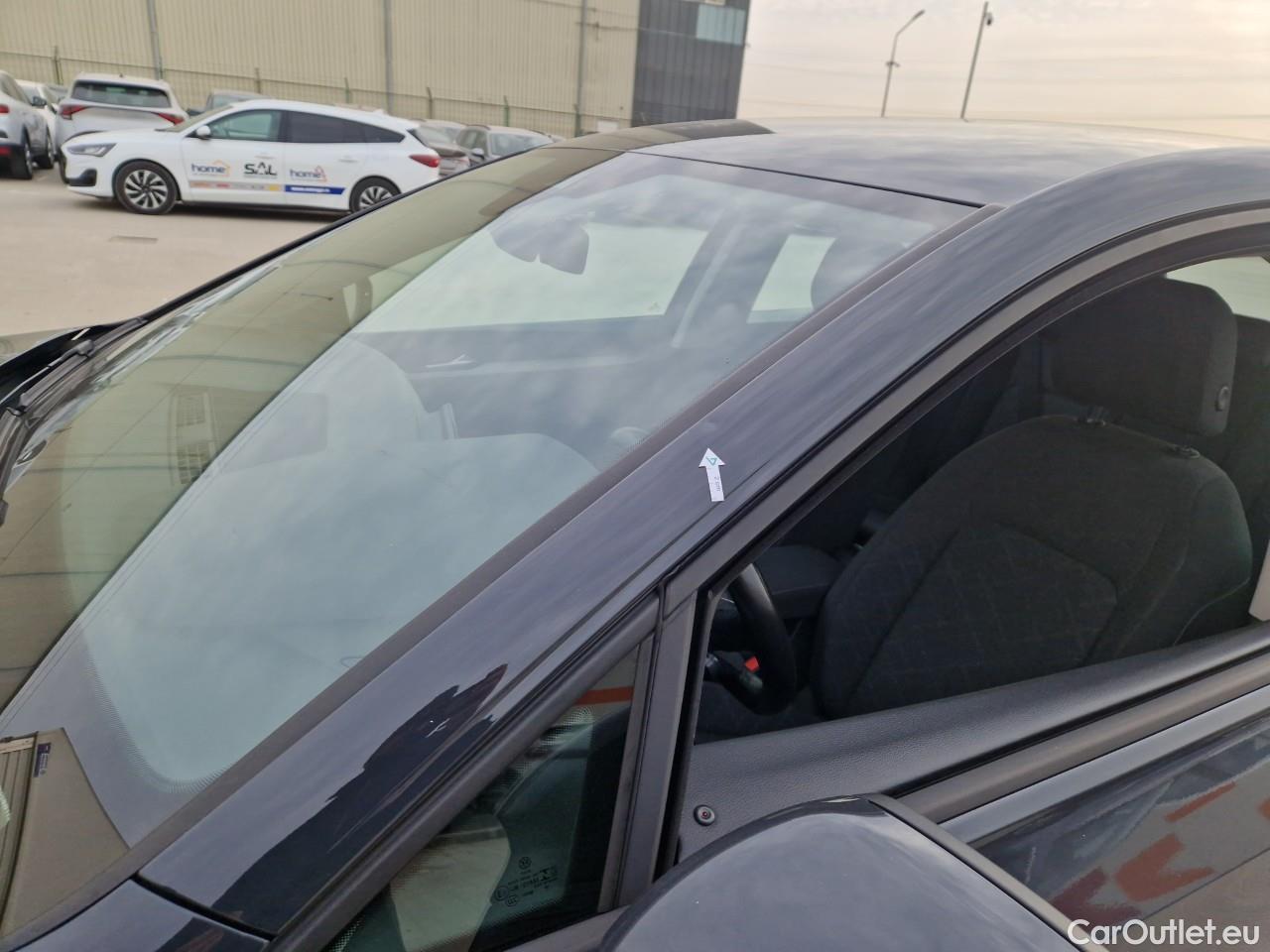  Volkswagen  Golf  Life 1.0 TSI #4