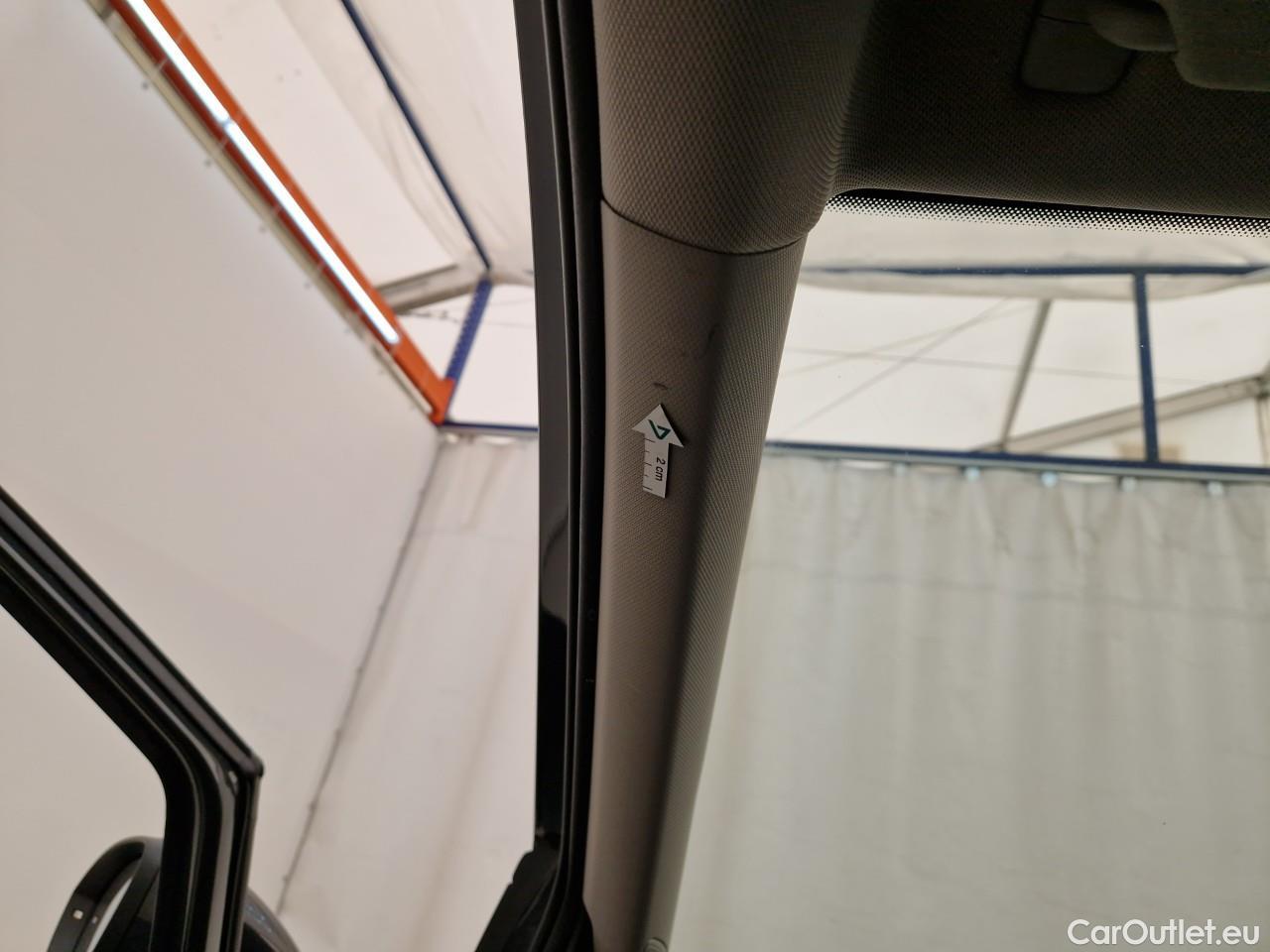  Volkswagen  Golf  Life 1.0 TSI #50