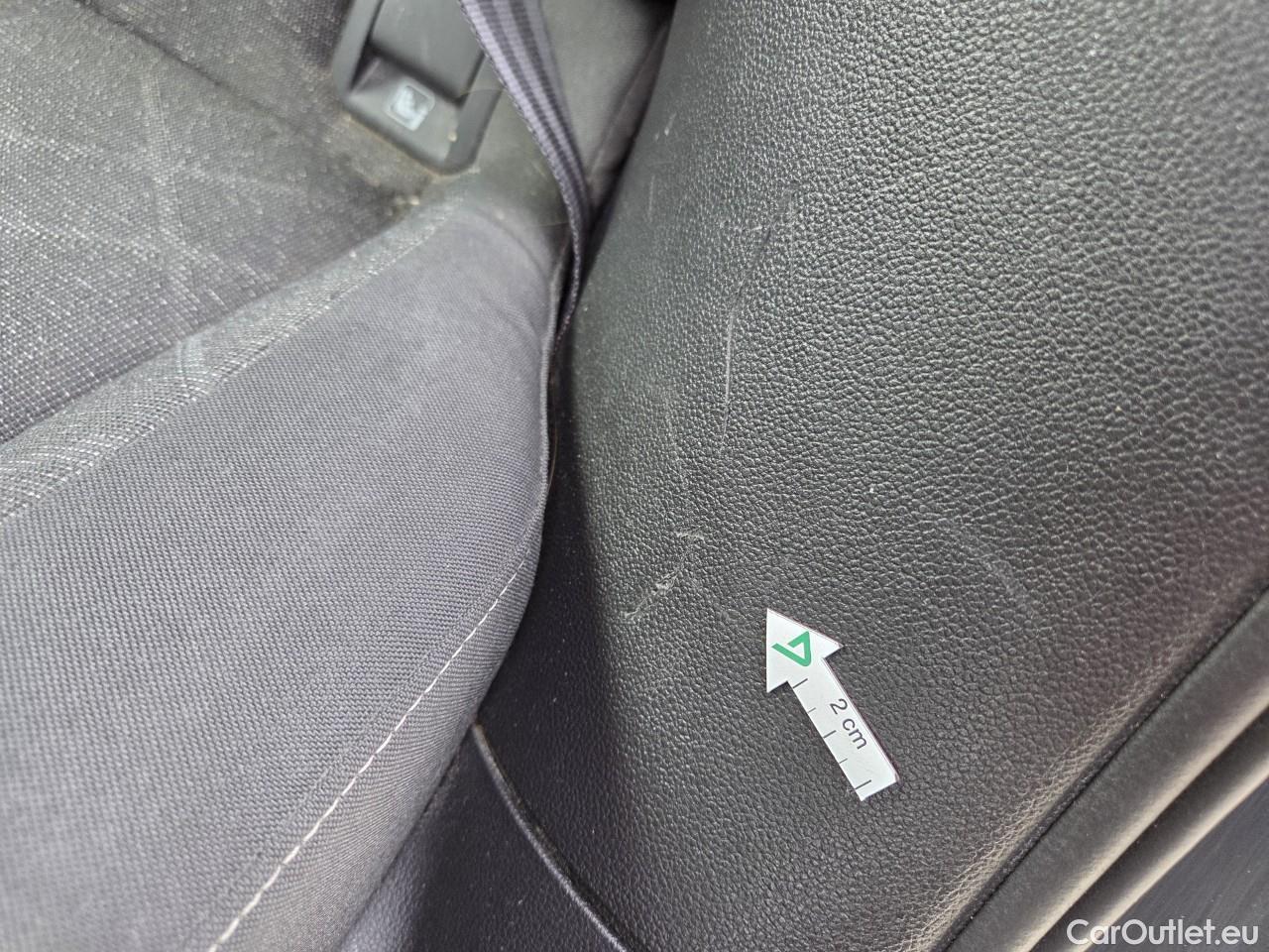  Volkswagen  Golf  Life 1.0 TSI #48