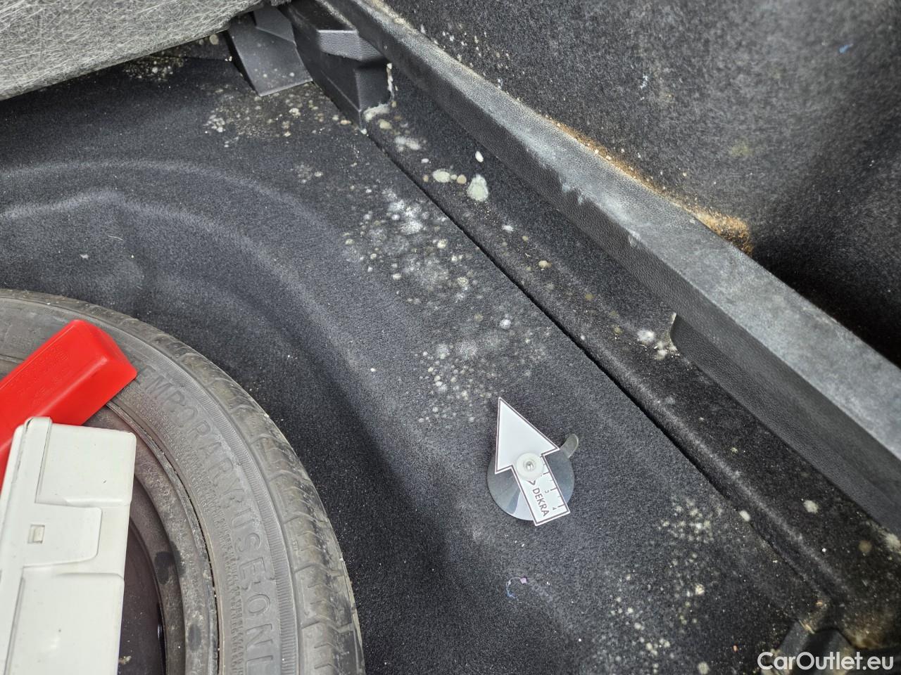  Volkswagen  Golf  Life 1.0 TSI #59