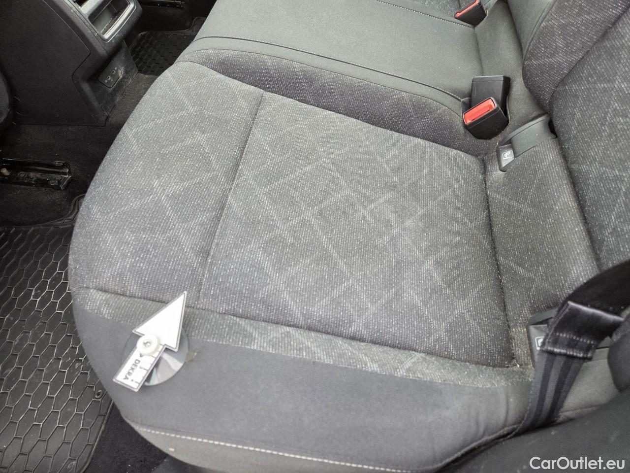  Volkswagen  Golf  Life 1.0 TSI #51