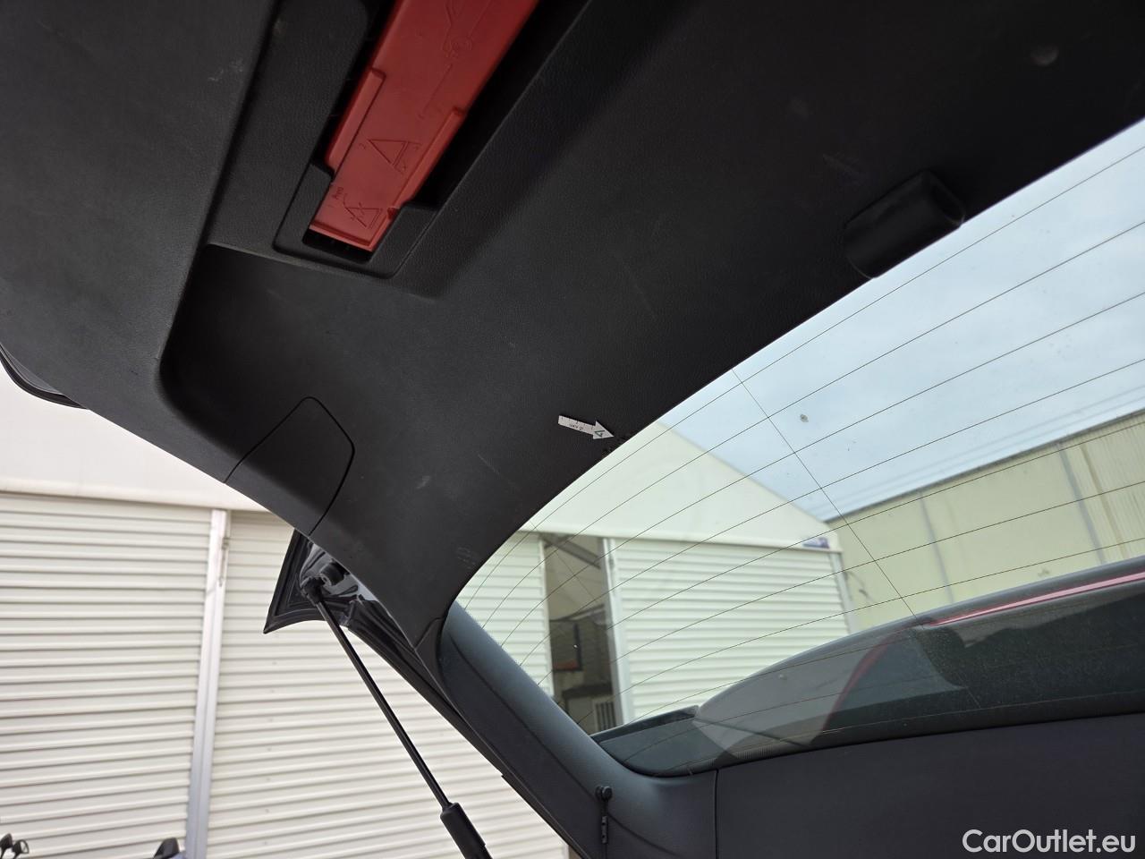  Volkswagen  Golf  Life 1.0 TSI #61