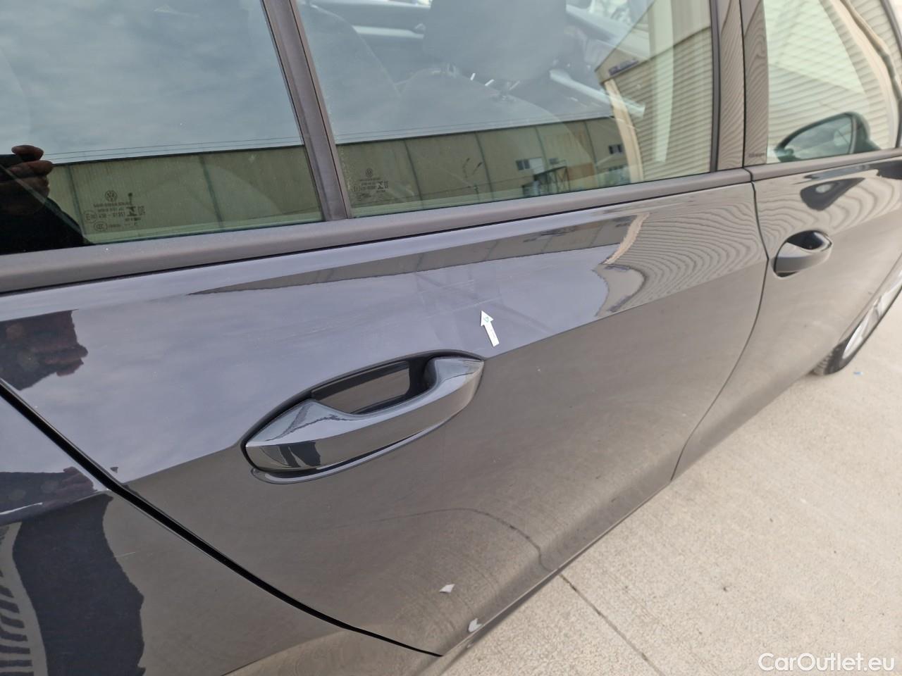  Volkswagen  Golf  Life 1.0 TSI #23