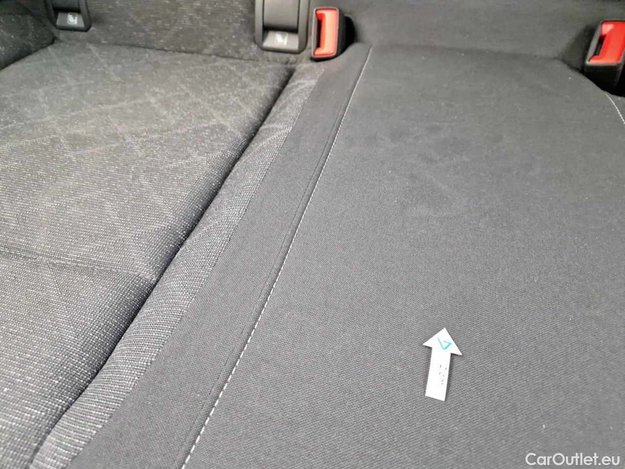  Volkswagen  Golf  Life 1.0 TSI #49