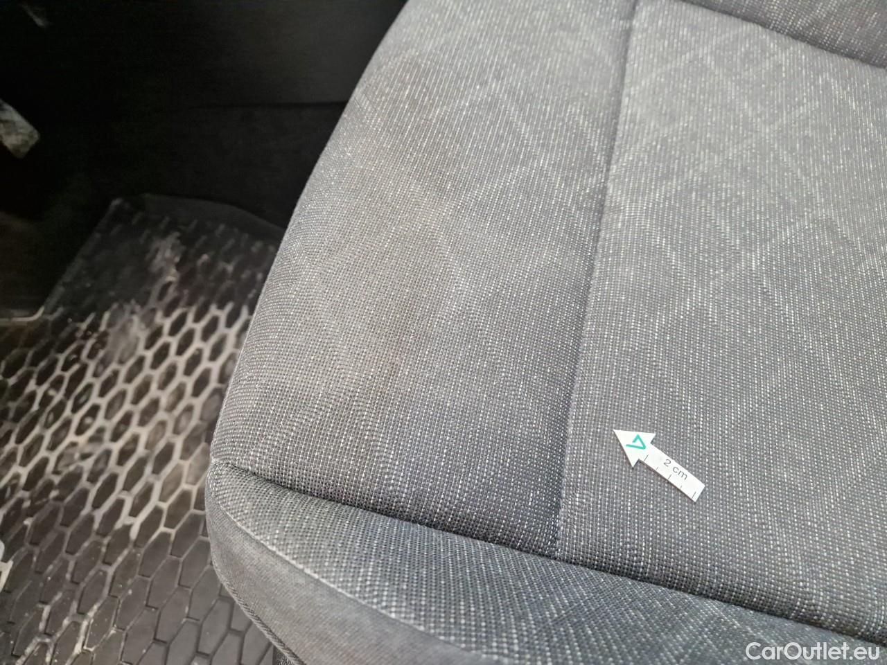  Volkswagen  Golf  Life 1.0 TSI #44