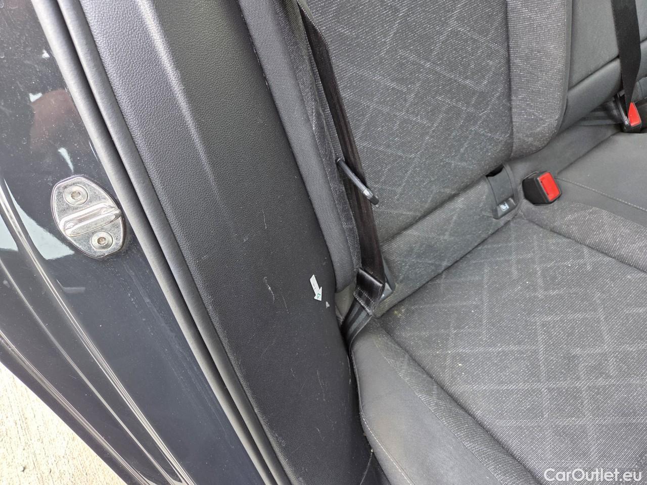  Volkswagen  Golf  Life 1.0 TSI #47