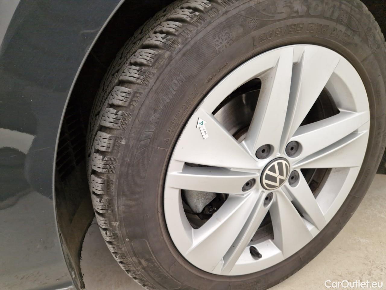  Volkswagen  Golf  Life 1.0 TSI #11