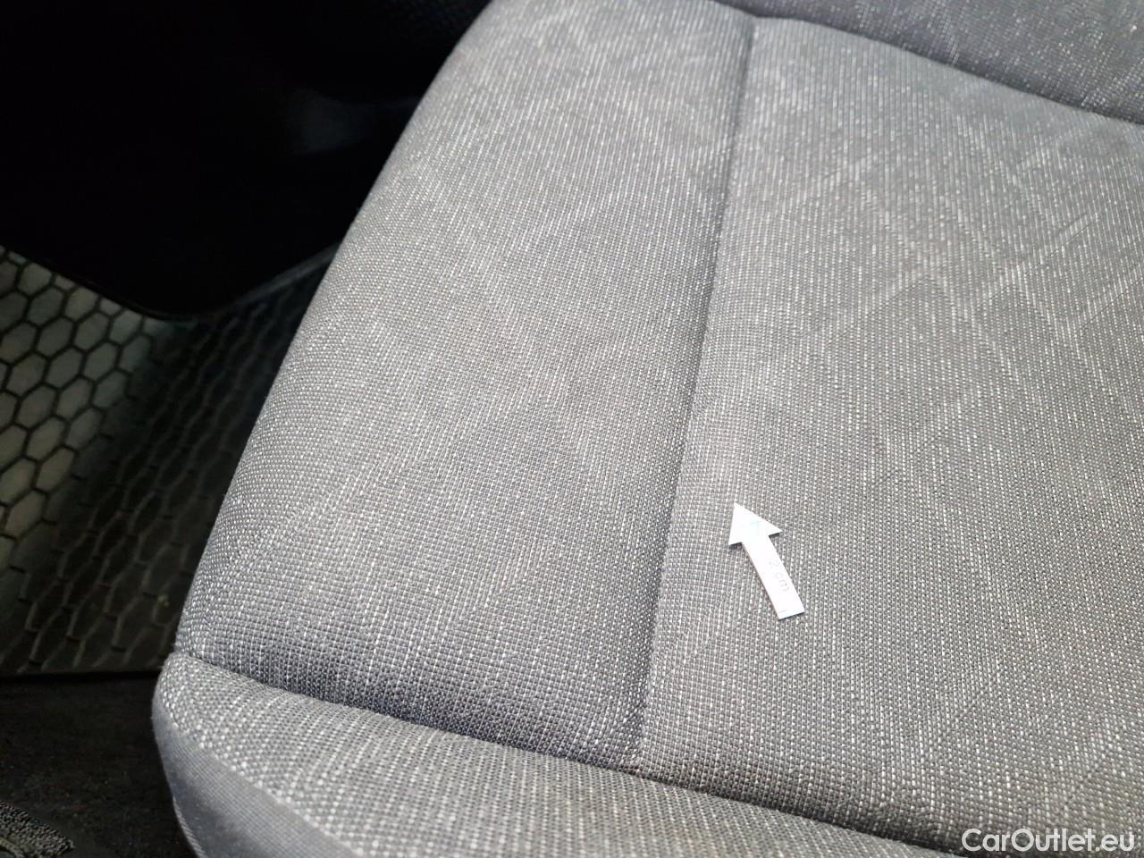  Volkswagen  Golf  Life 1.0 TSI #47