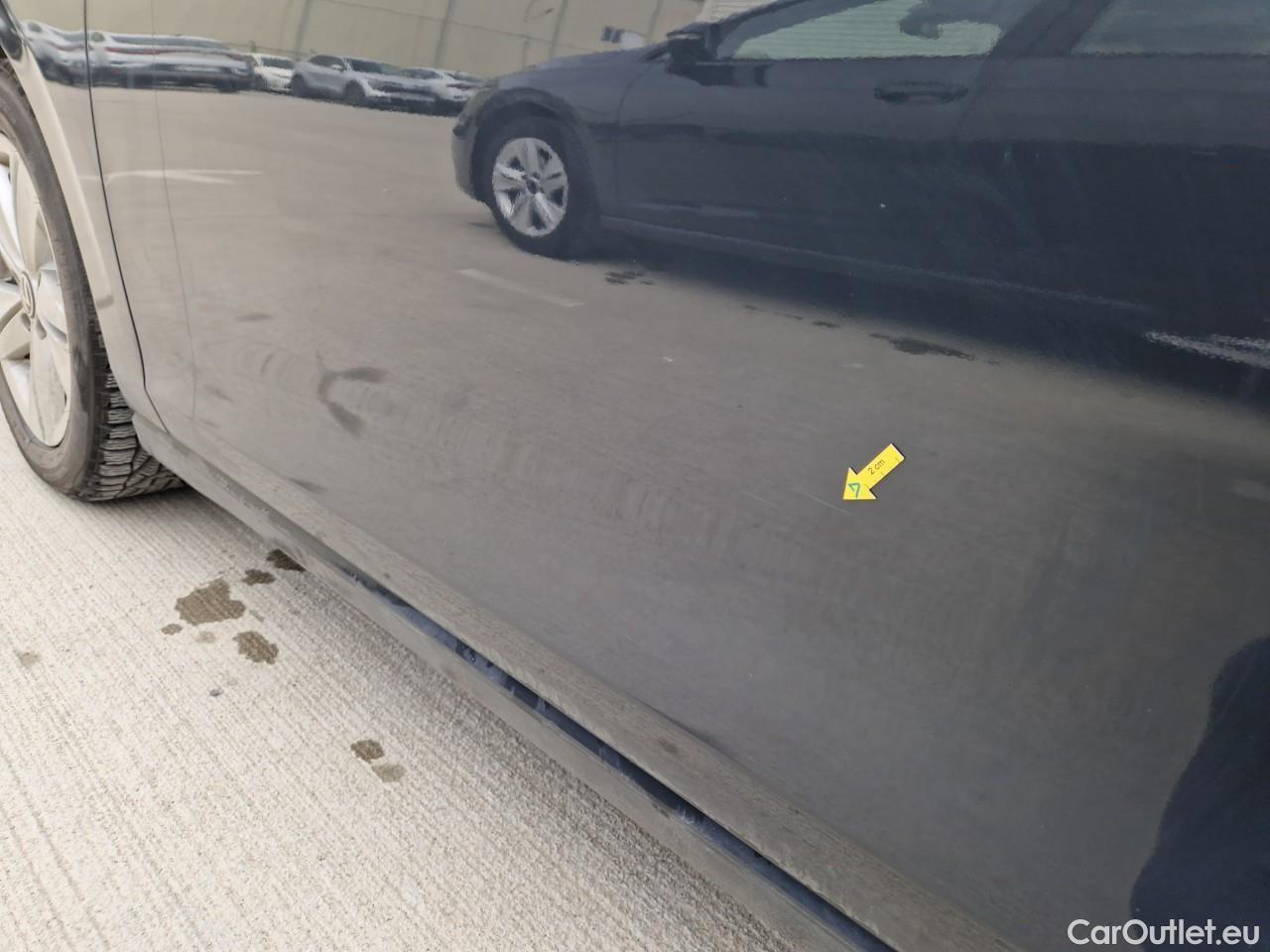  Volkswagen  Golf  Life 1.0 TSI #1