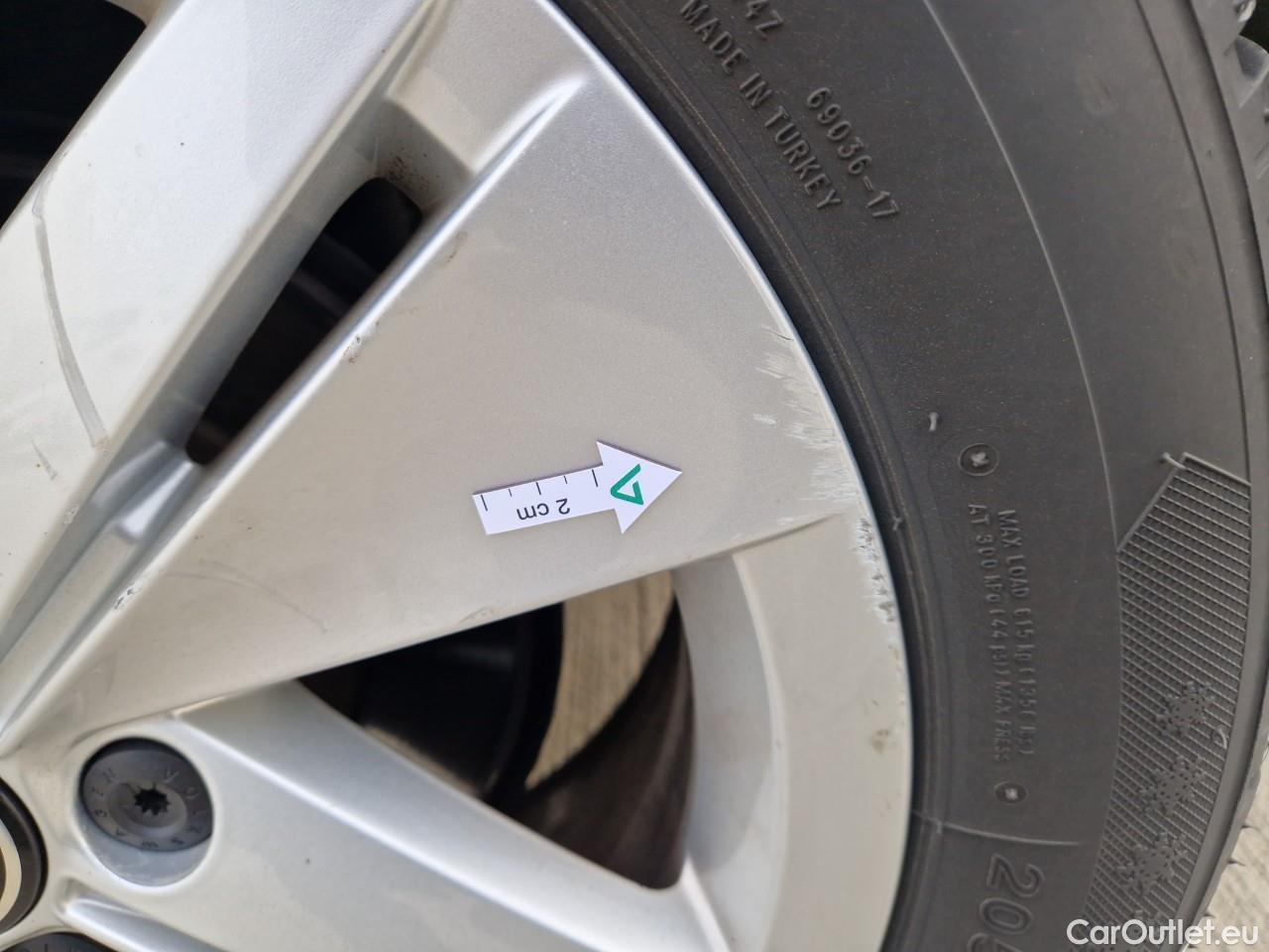  Volkswagen  Golf  Life 1.0 TSI #38